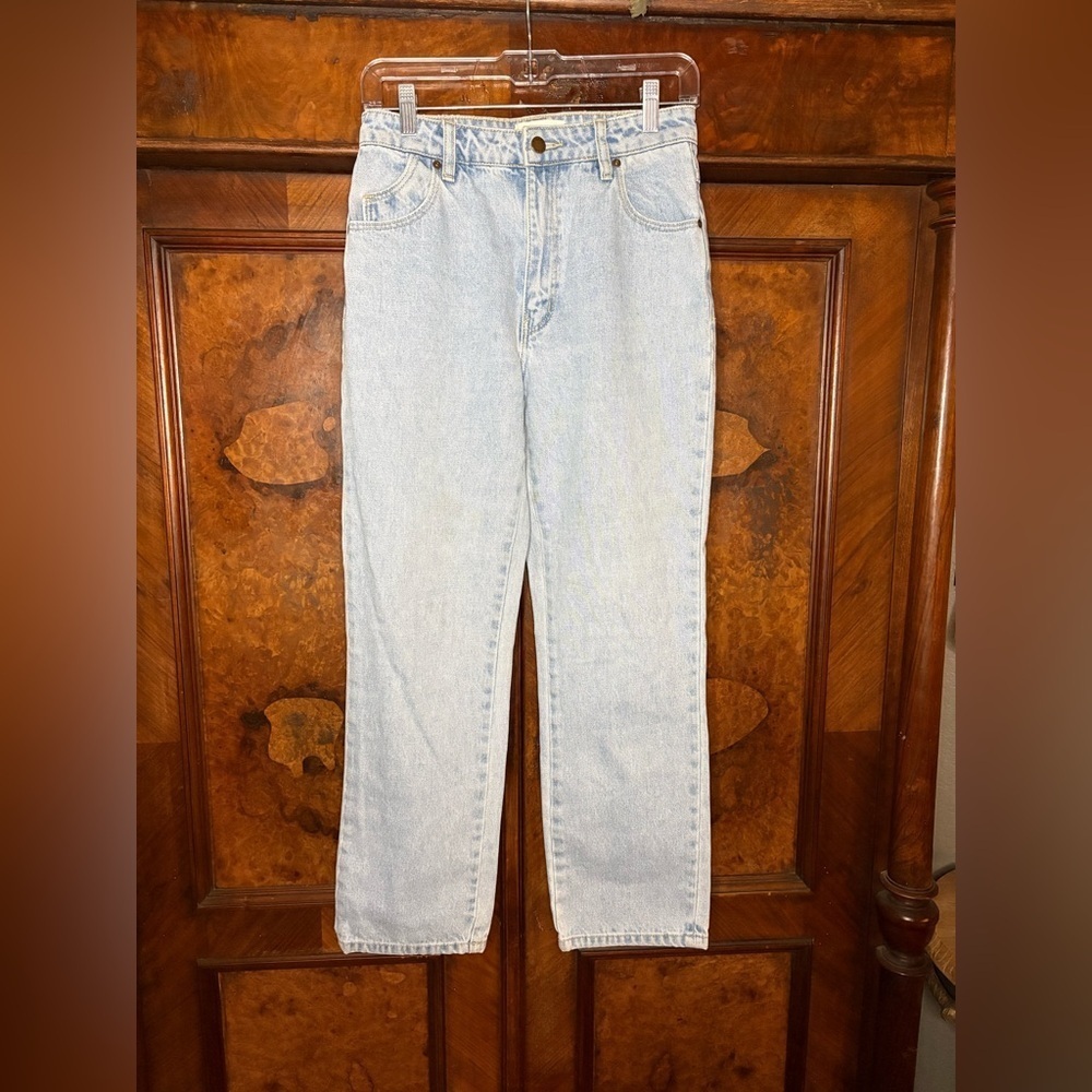 EUC Rolla’s-High Rise Original Straight Jeans in Color Sunday Blue. Size 27